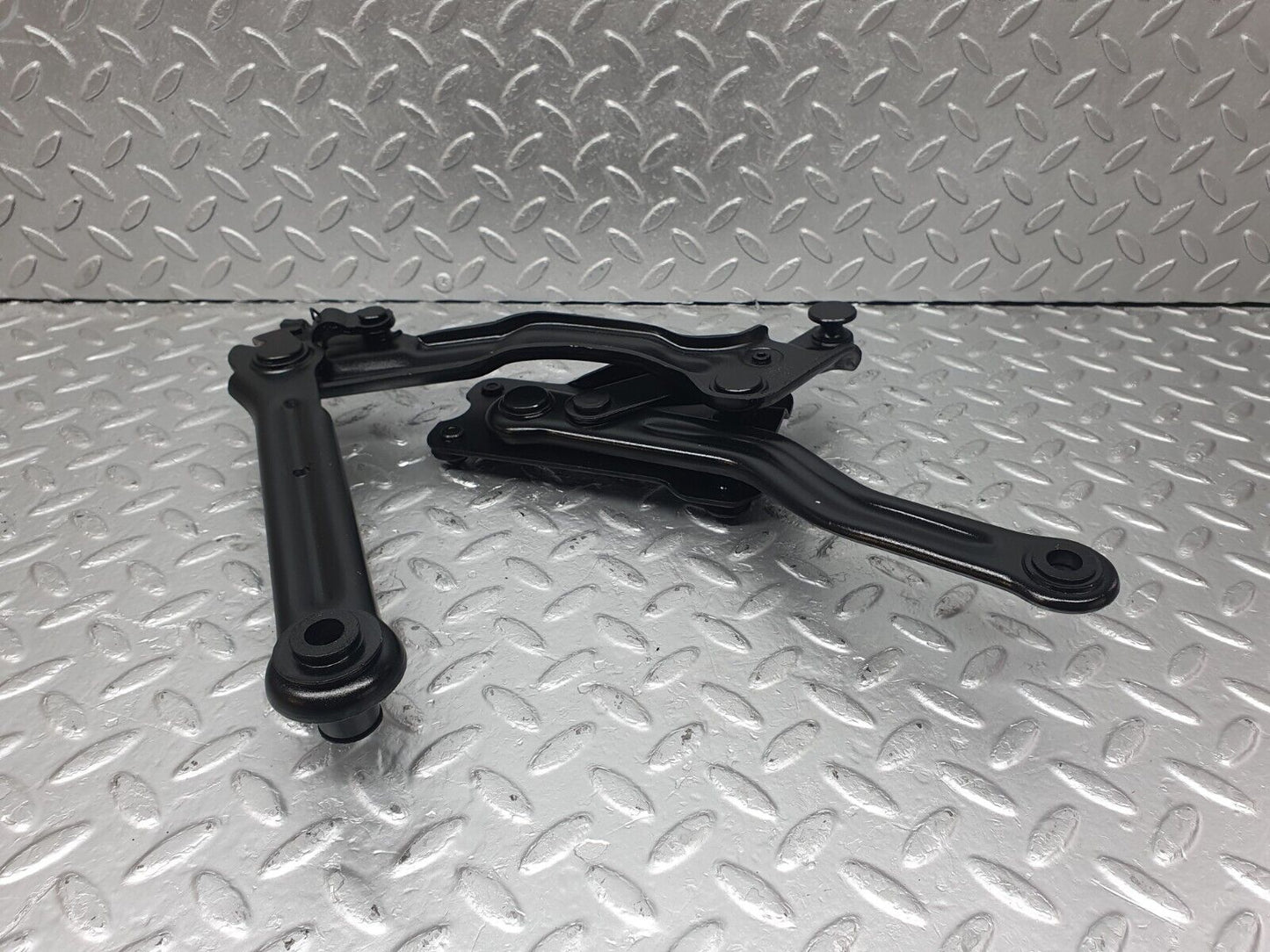 43510 Mercedes-Benz C126 380SEC Coupe Bonnet Hinge Left Side