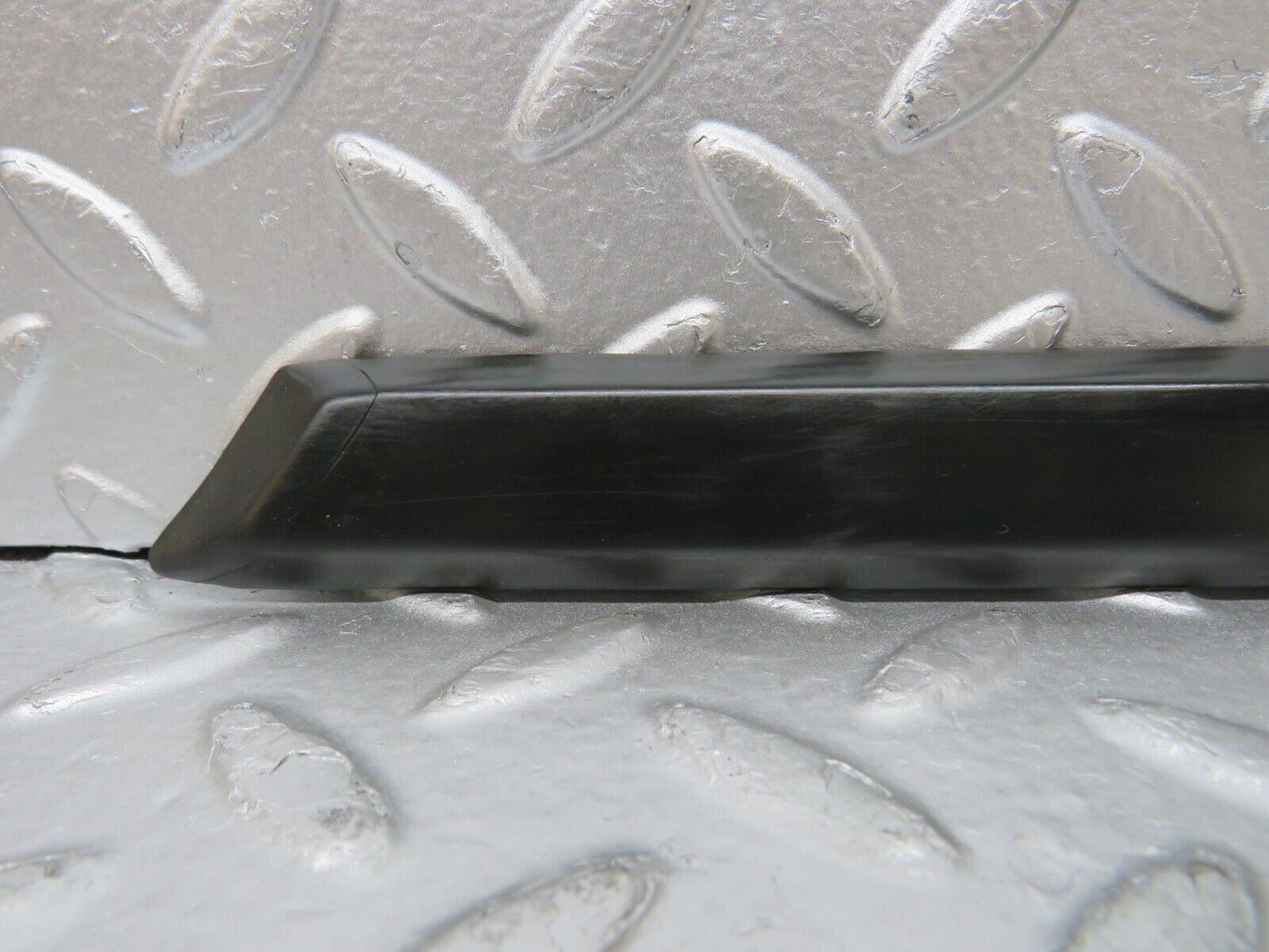 30790 Mercedes-Benz W201 190E 2.0L Rear Right Fender Wing Centre Moulding Trim