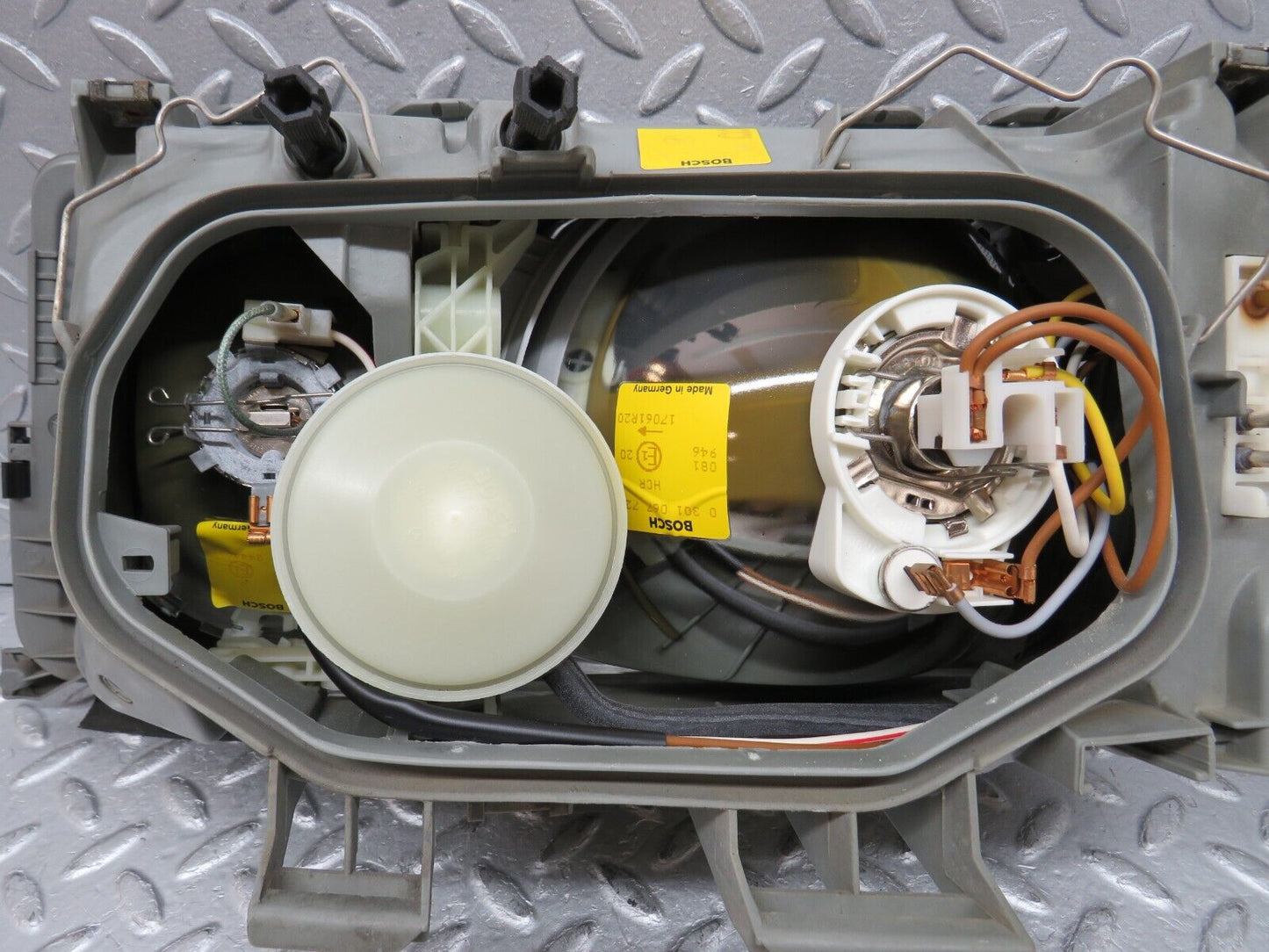 36754 Mercedes-Benz W201 190E Headlight Bosch Right Side 0301067722 1305620537 1305235076
