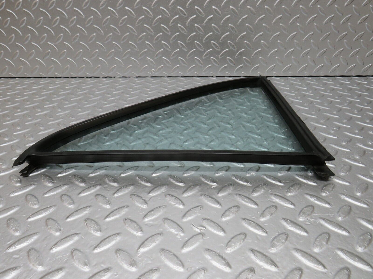 0627 Mercedes-Benz W123 230E Left Rear Door Quarter Glass 1237350124