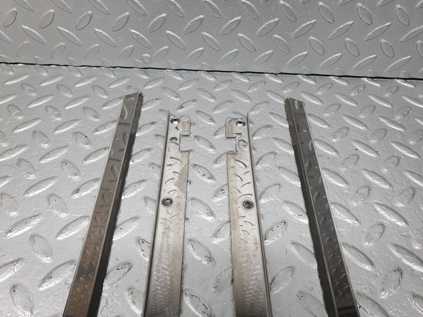 41058 Mercedes-Benz W126 300SE Sunroof Chrome Trim Set