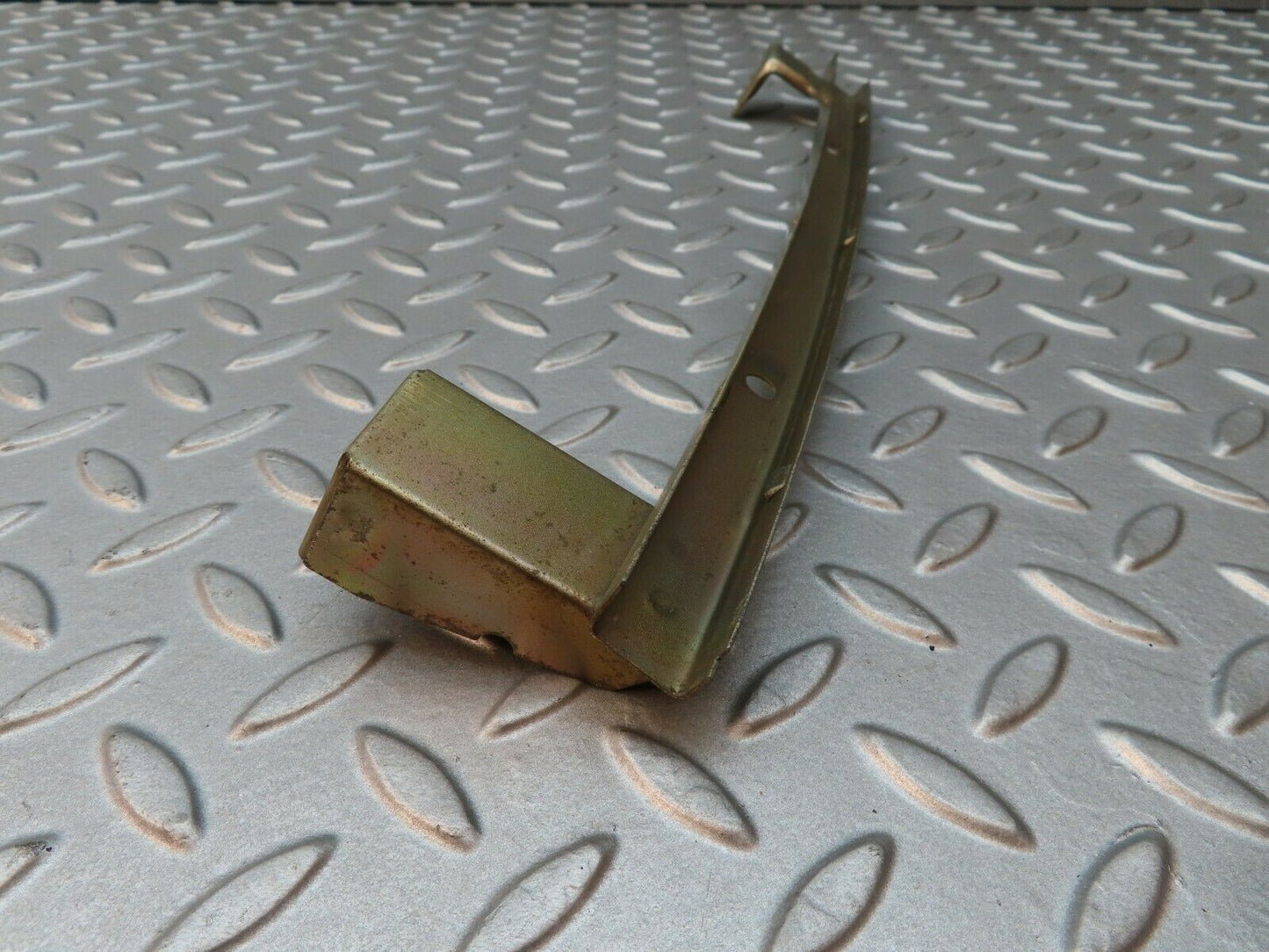 4050 Mercedes-Benz S123 200T Wagon Rear Left Window Guide Rail