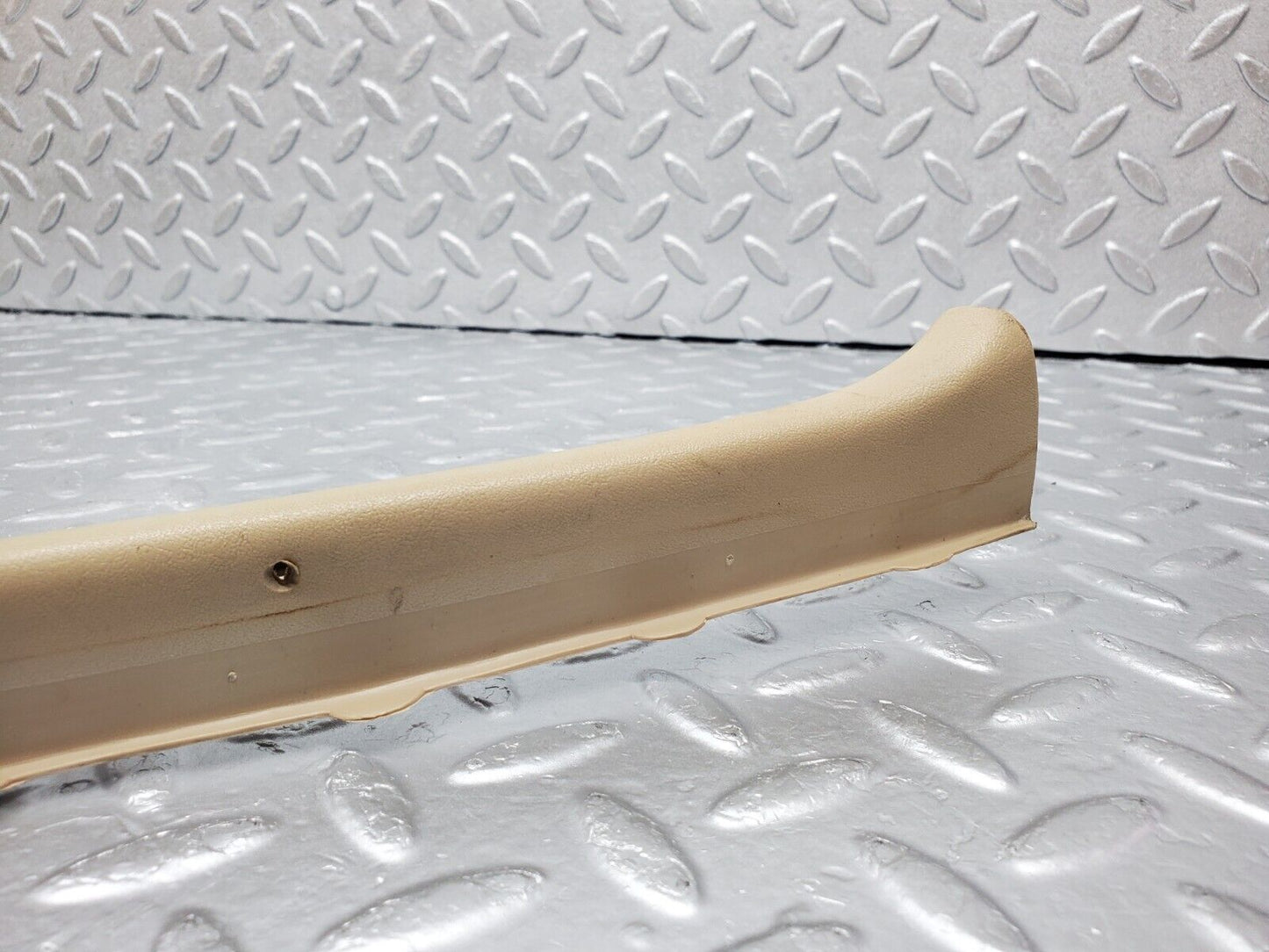 45862 Mercedes-Benz W126 420SE Rear Left Door Window Frame Cover 1267350571