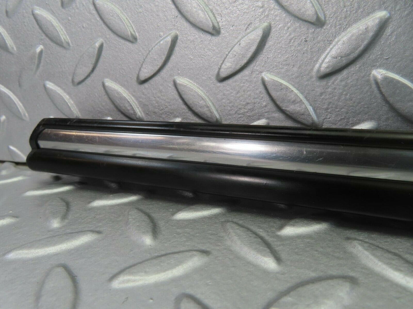 10287 Mercedes-Benz W116 Front Right Door Centre Moulding Trim