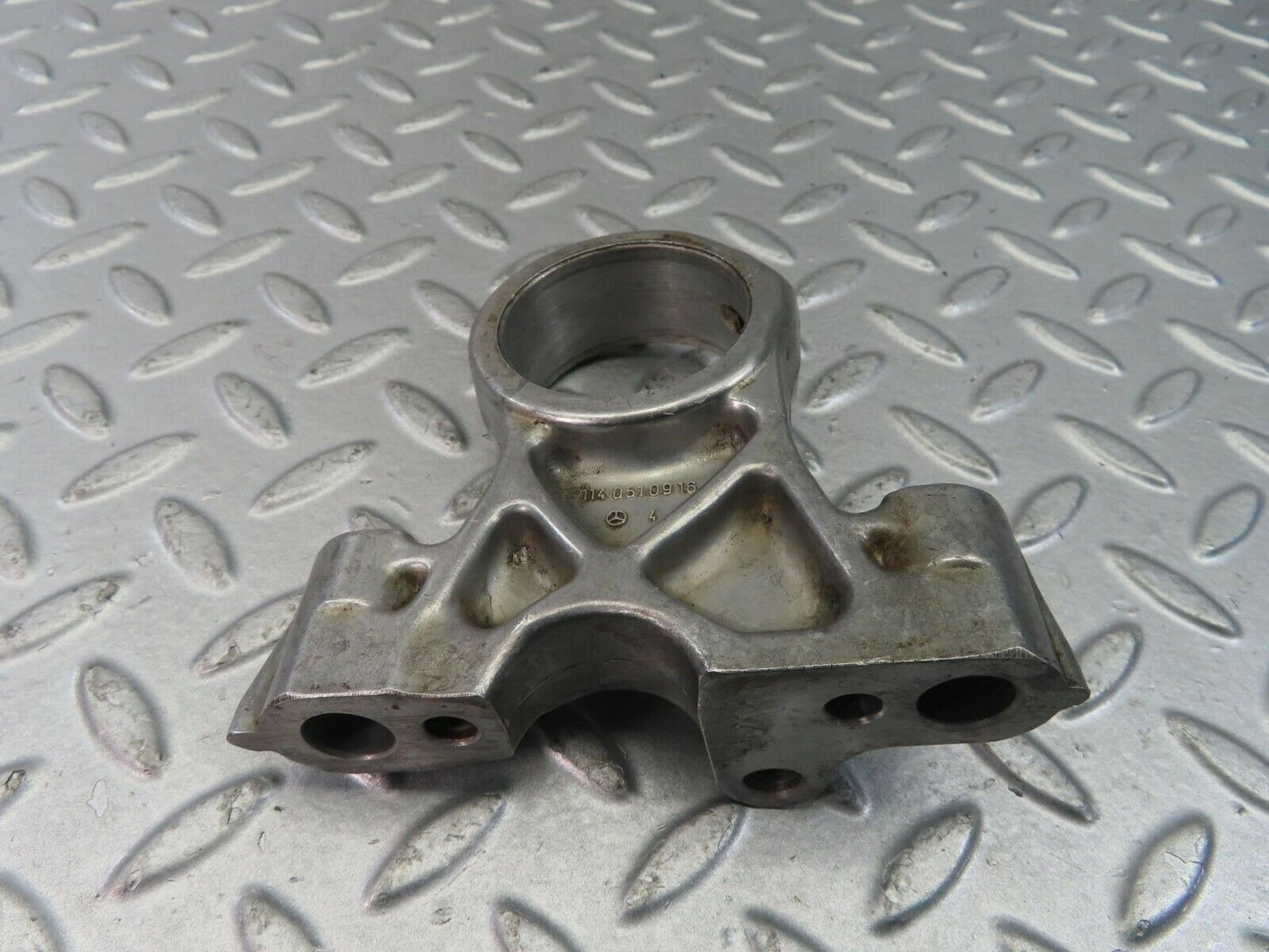 8953 Mercedes-Benz W108 Camshaft Tower Bearing 1140510916