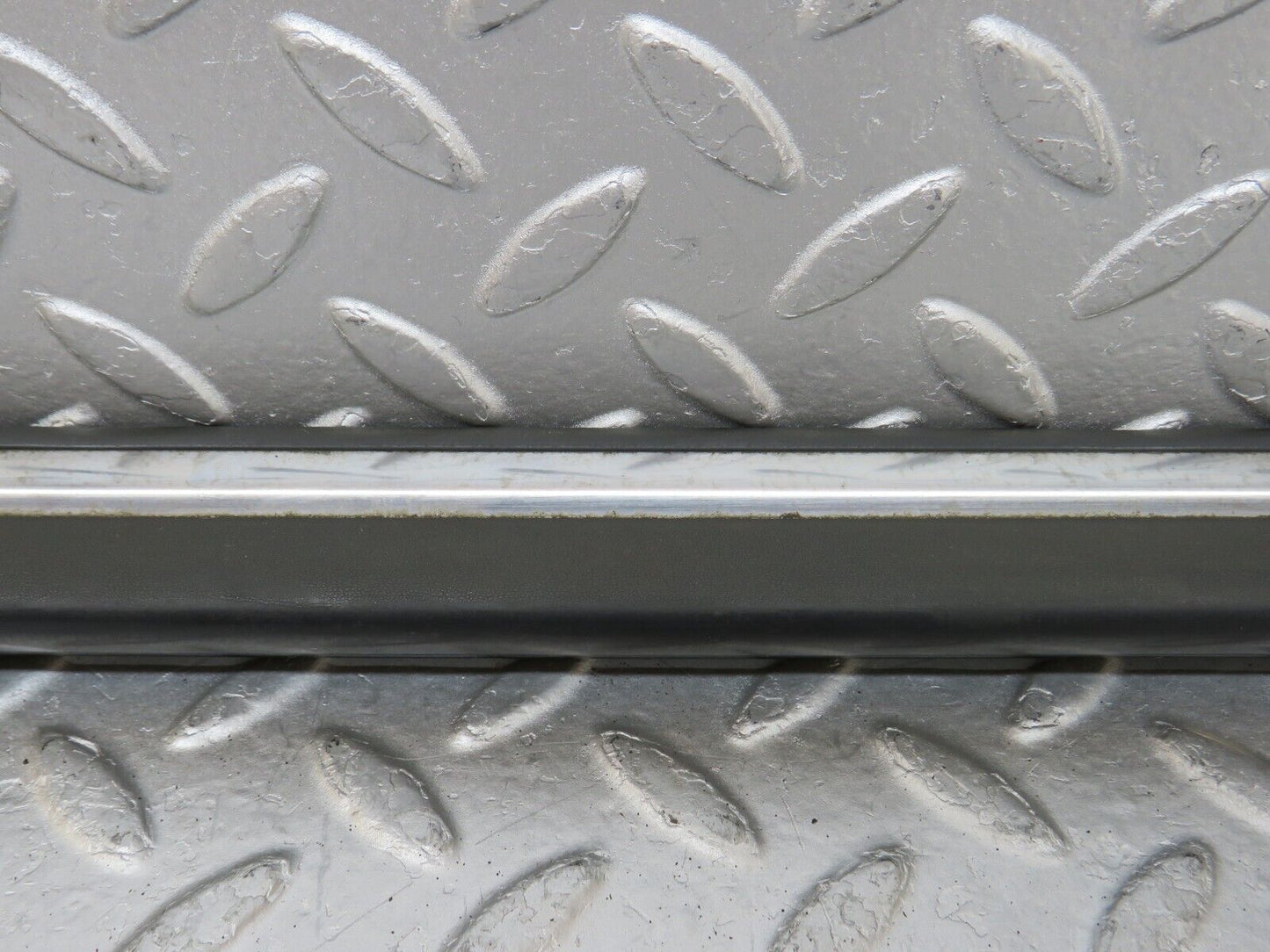35367 Mercedes-Benz R107 280SL Right Door Centre Moulding Trim