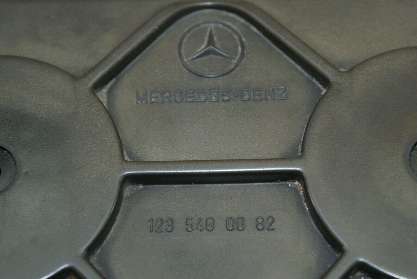 2940 Mercedes-Benz C123 280CE Coupe Fuse Box Cover Lid 1235400082