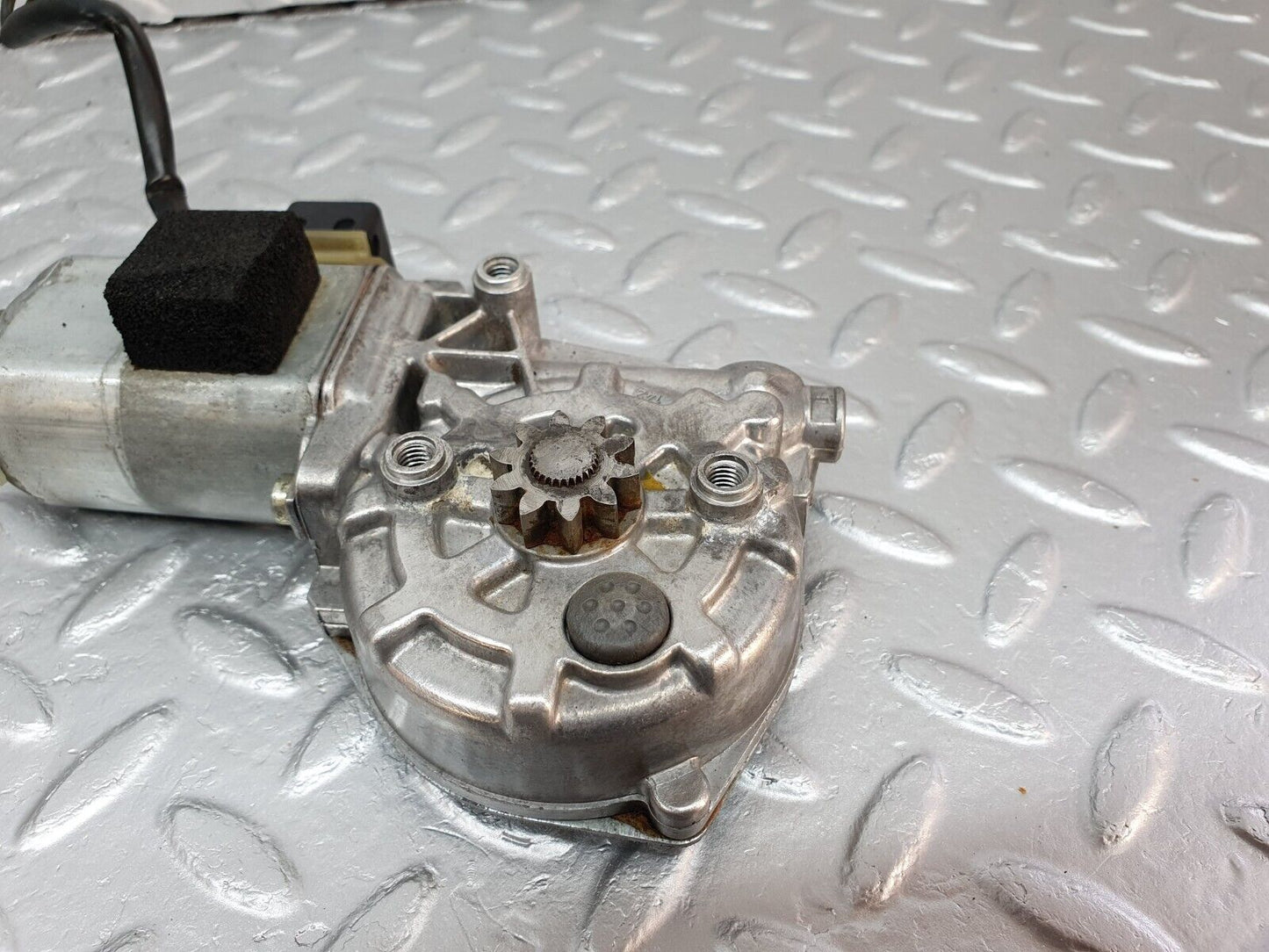 41491 Mercedes-Benz W124 200E Front Left Window Regulator Motor 0130821137