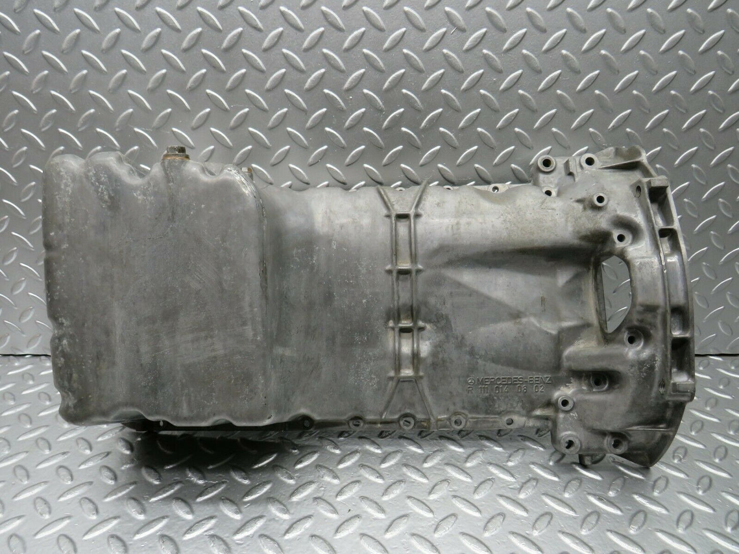 22536 Mercedes-Benz C124 E220 Coupe Oil Pan Oil Sump 1110140802
