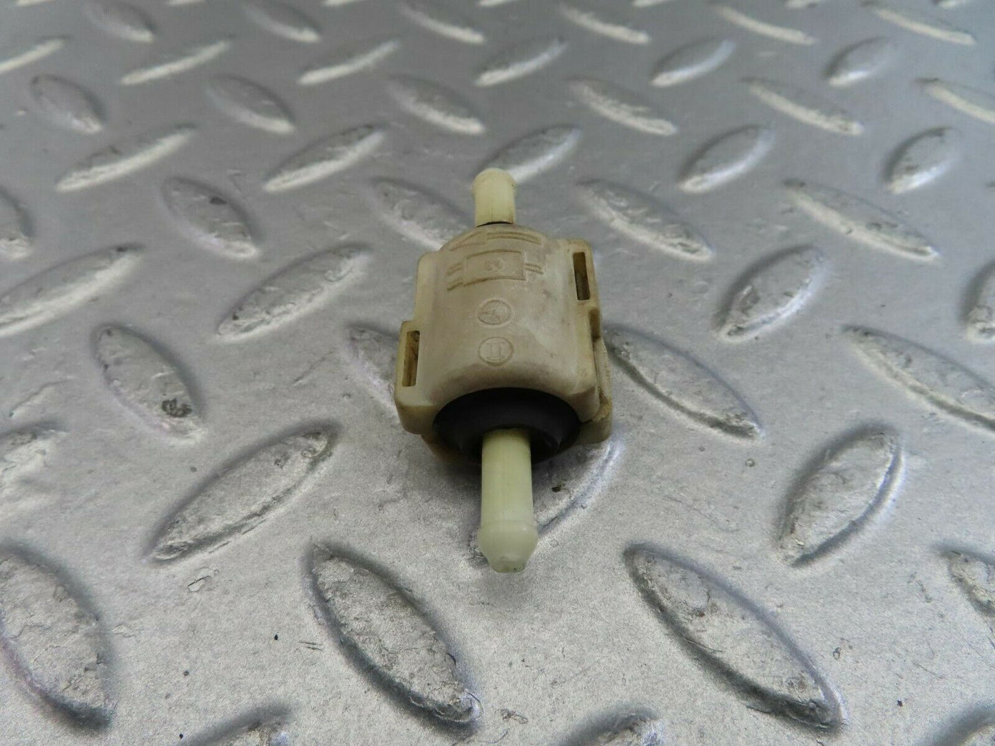 10104 Mercedes-Benz C123 230CE Coupe Windscreen Washer Fluid Distributor