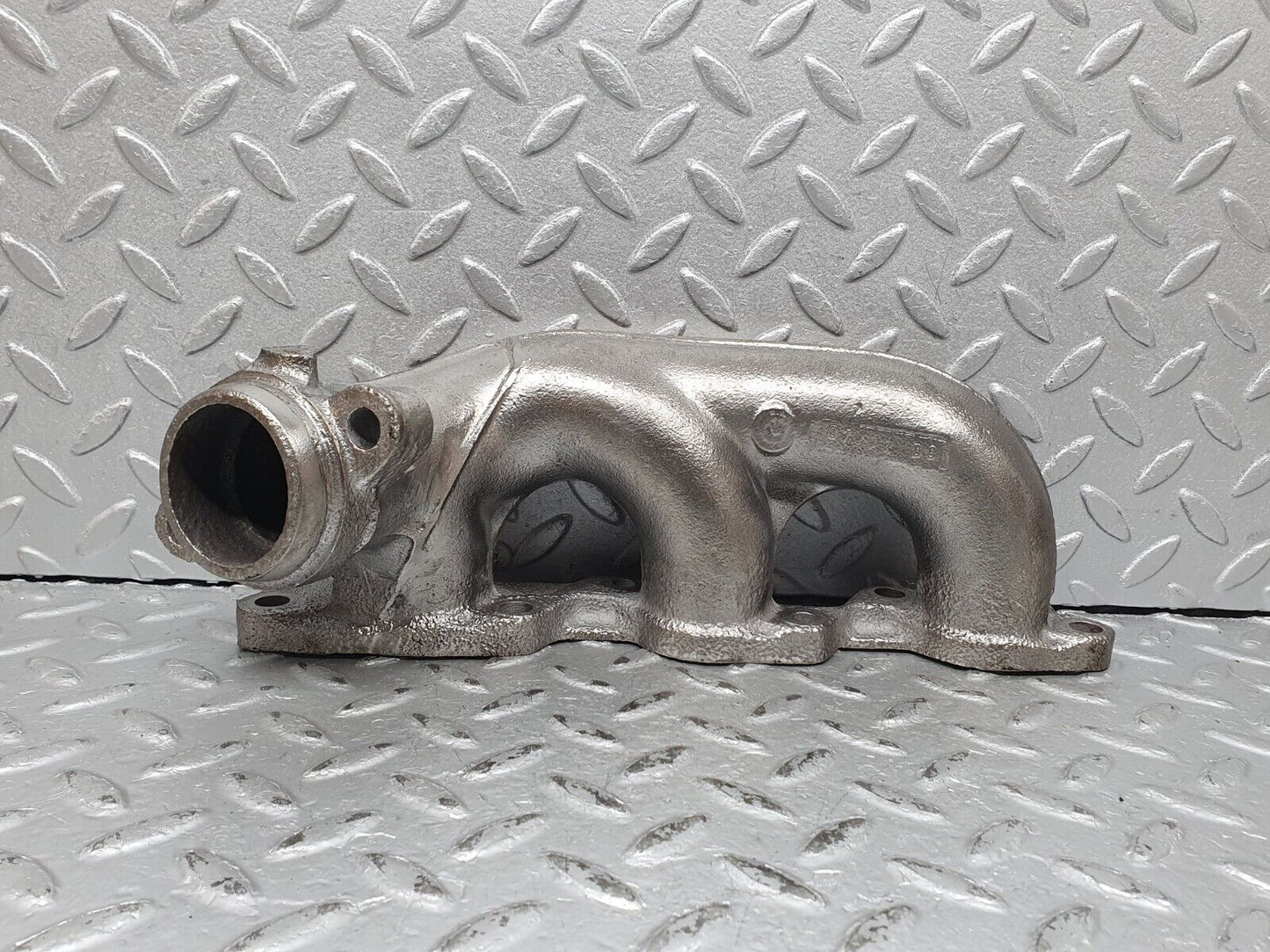 41202 Mercedes-Benz W126 300SE Exhaust Manifold Cylinder 4-6 1031422202