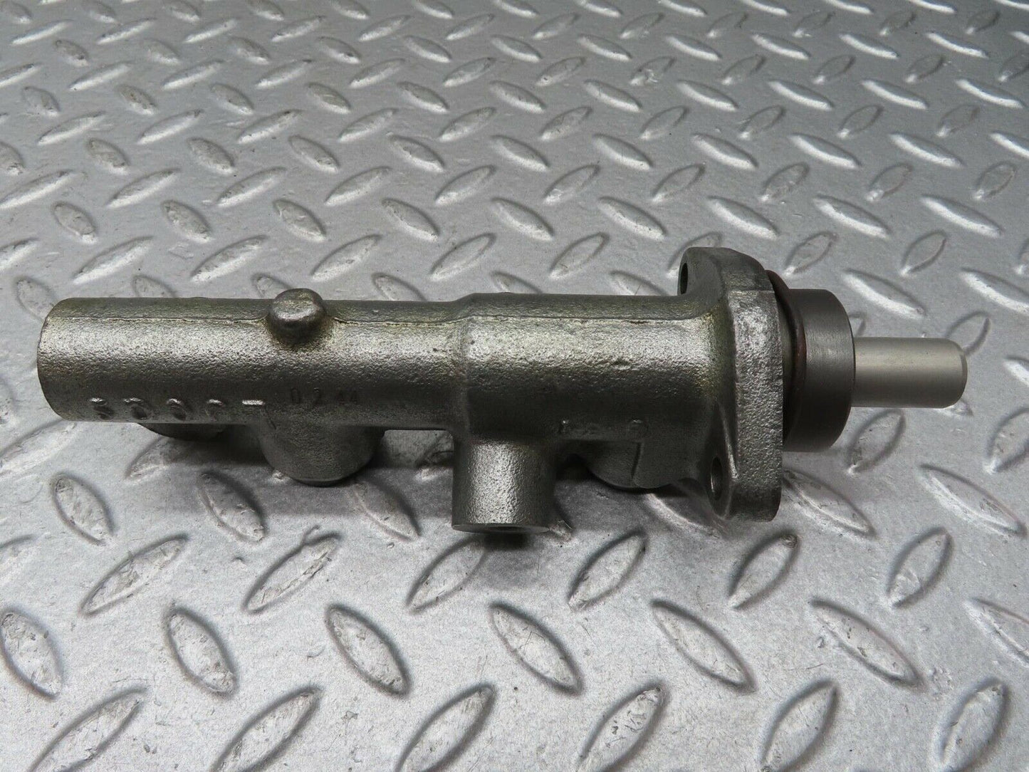 13895 Mercedes-Benz C107 280SLC Brake Master Cylinder Lucas