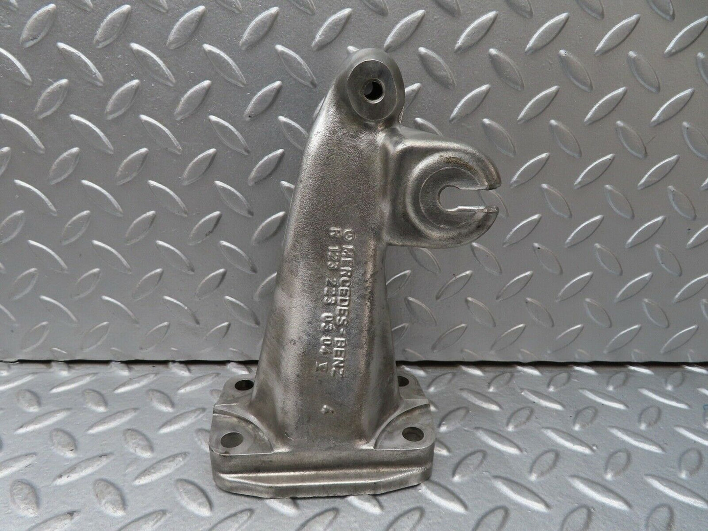 16905 Mercedes-Benz C123 280CE Coupe Engine Mount Bracket 1232230304