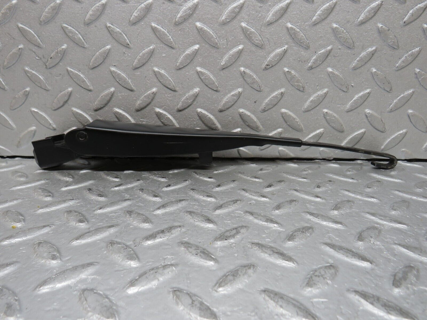 37866 Mercedes-Benz A124 320E Cabriolet Wiper Arm Bosch