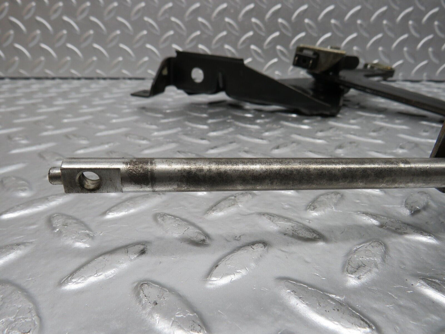 31101 Mercedes-Benz W123 200D Handbrake Regulator