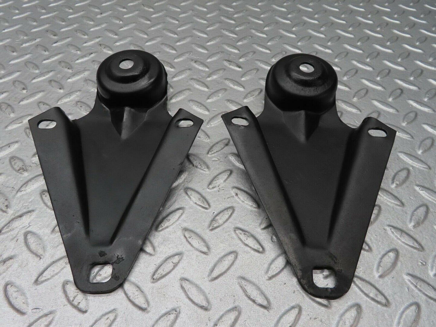 13203 Mercedes-Benz W111 220S Rear Suspension Axle Mounting Bracket