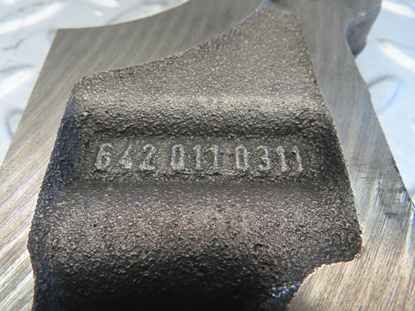 11289 Mercedes-Benz W221 S320 Crankshaft Bearing Holder Block 6420110311