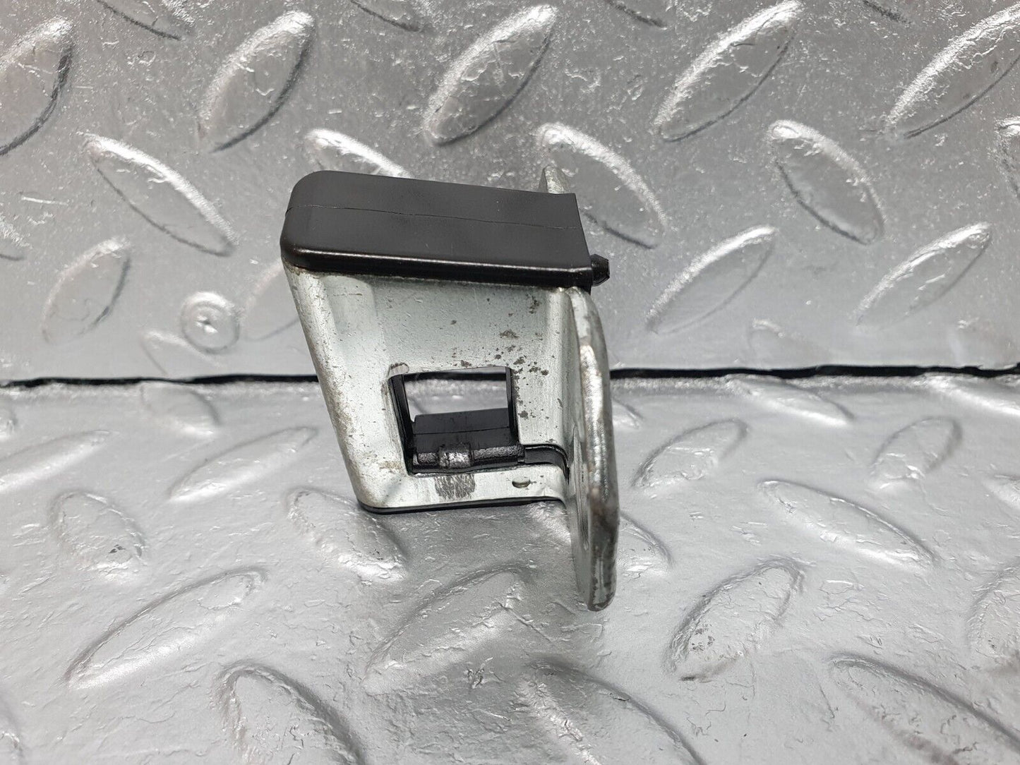41953 Mercedes-Benz W202 C200 Door Lock Latch