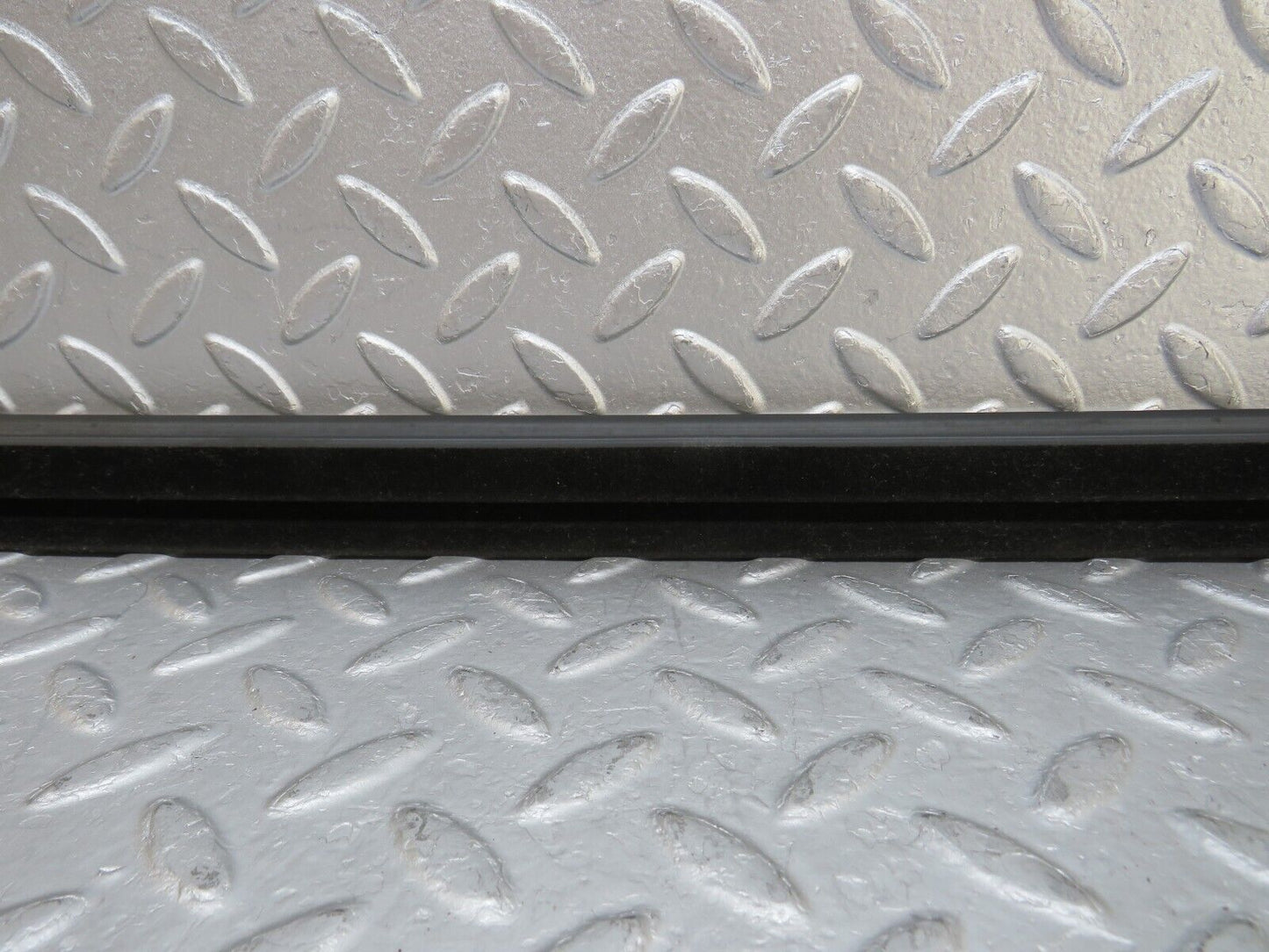 35263 Mercedes-Benz W221 Front Right Door Window Chrome Trim