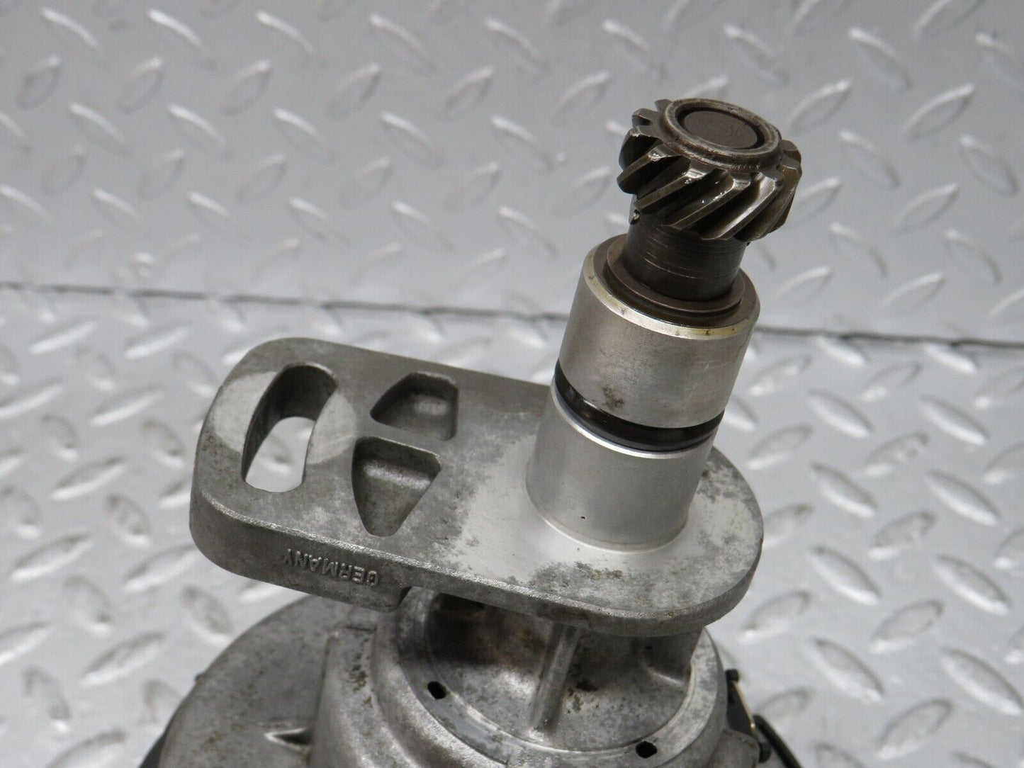 36262 Mercedes-Benz W126 420SE Ignition Distributor Bosch 0031584401 023750500