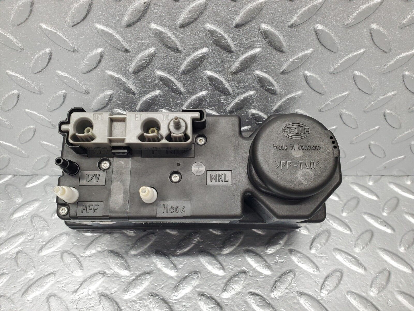 46948 Mercedes-Benz R129 320SL Coupe Central Locking Vacuum Pump Hella 1298001748