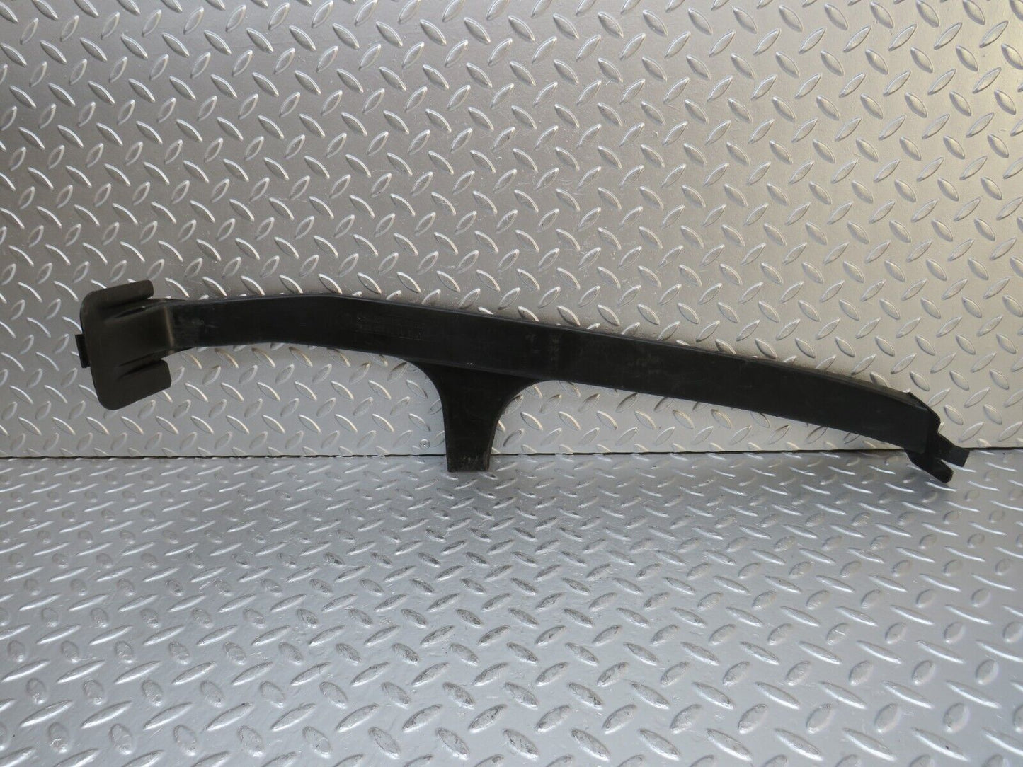 0458 Mercedes-Benz W123 230E Cabel Chanel Cover 1238210236