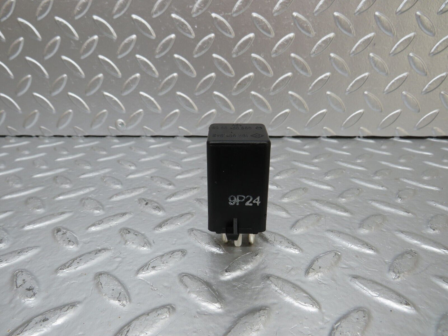 25518 Mercedes-Benz W123 200 Intermittent Wiper Relay 0008210863