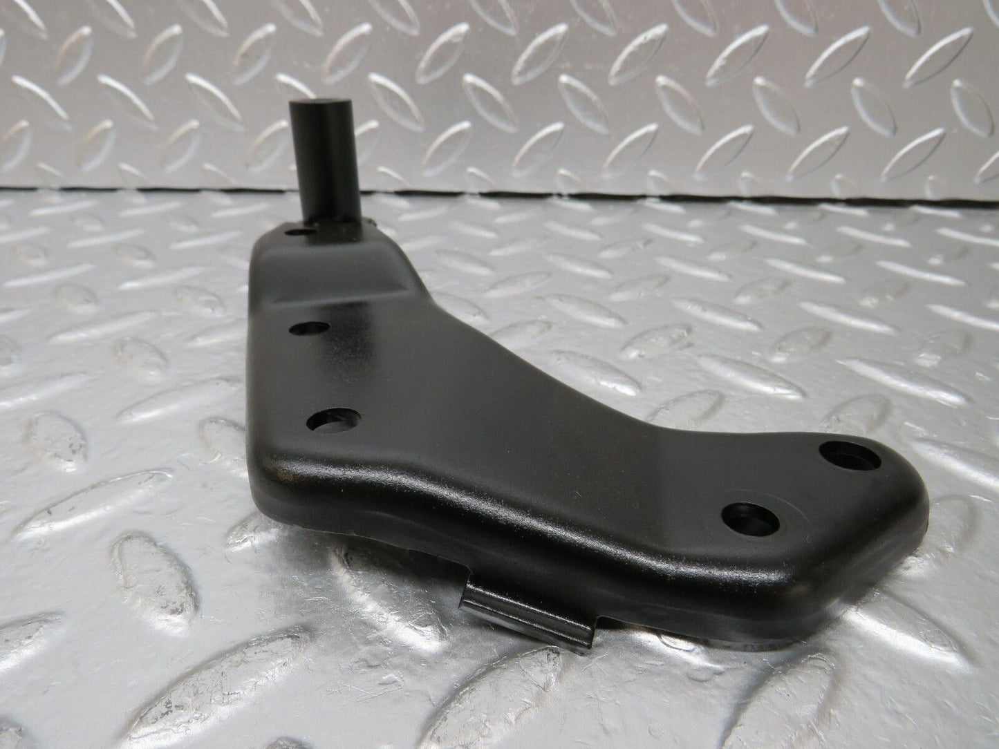 25554 Mercedes-Benz W123 200 Alternator Generator Bracket