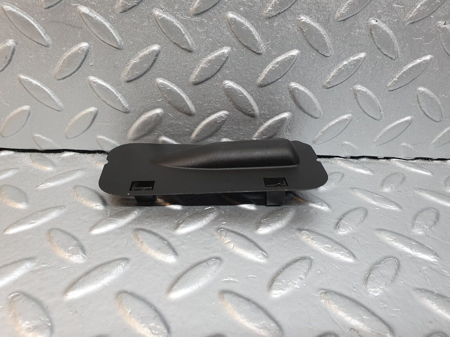 41975 Mercedes-Benz W202 C200 Windscreen Washer Nozzle Cover Trim 2028890025