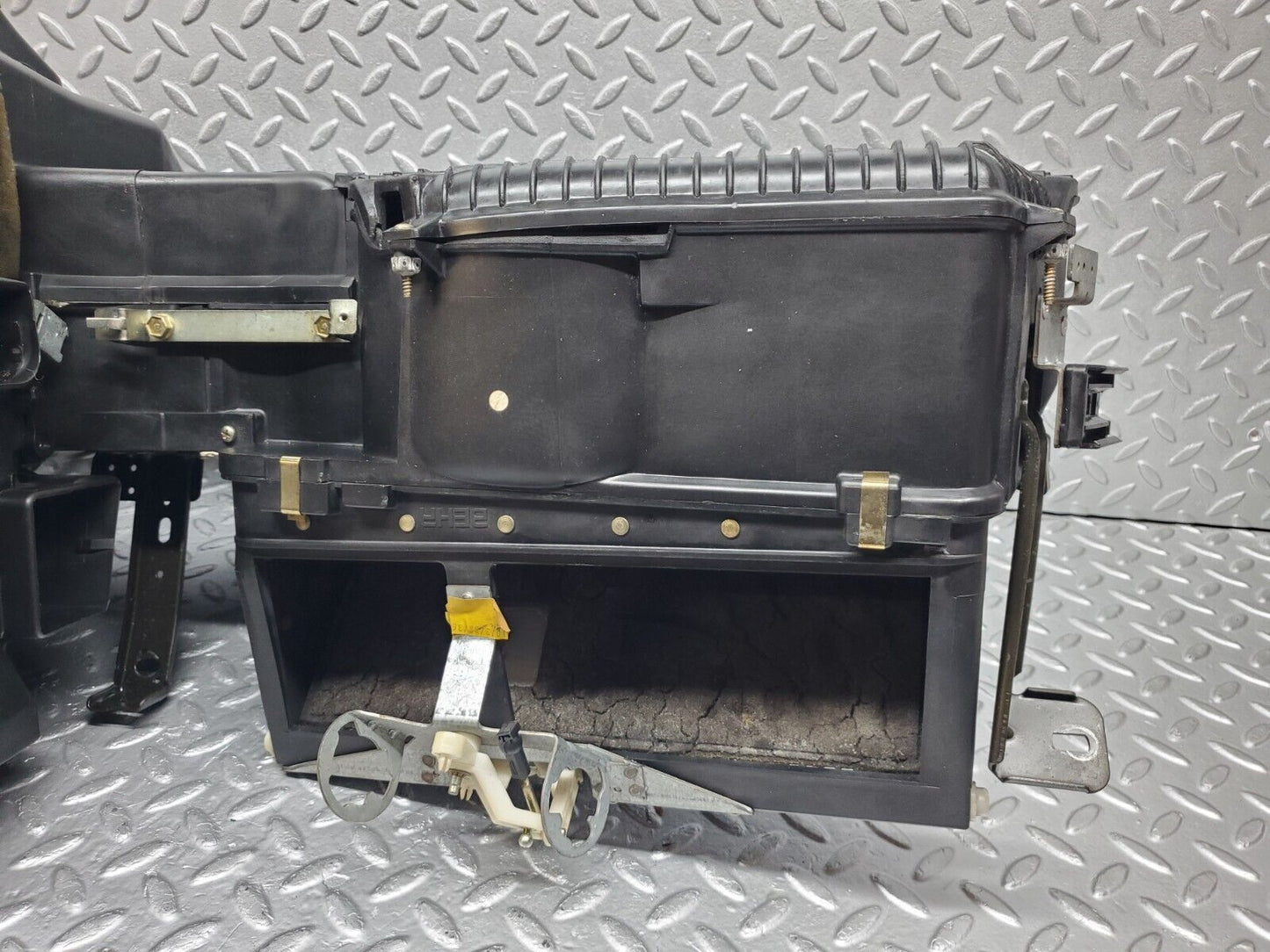 45897 Mercedes-Benz W126 420SE Heater Box Blower Housing Behr