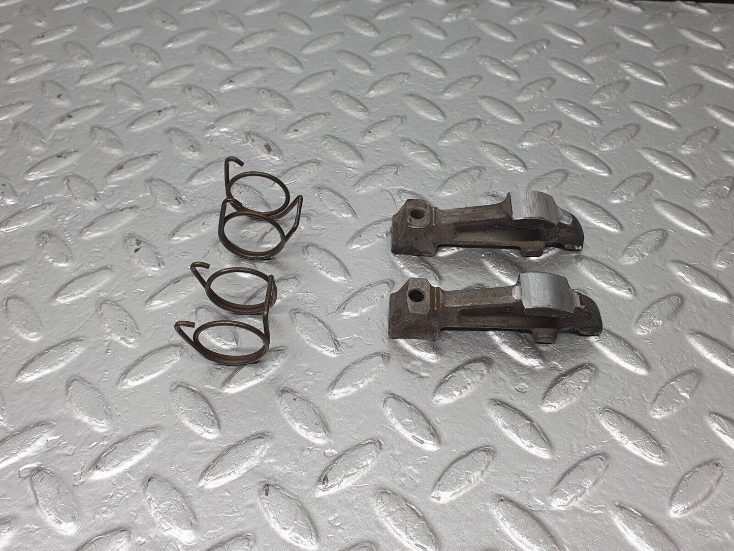43362 Mercedes-Benz W108 280SE Valve Rocker Arm With Retaining Spring