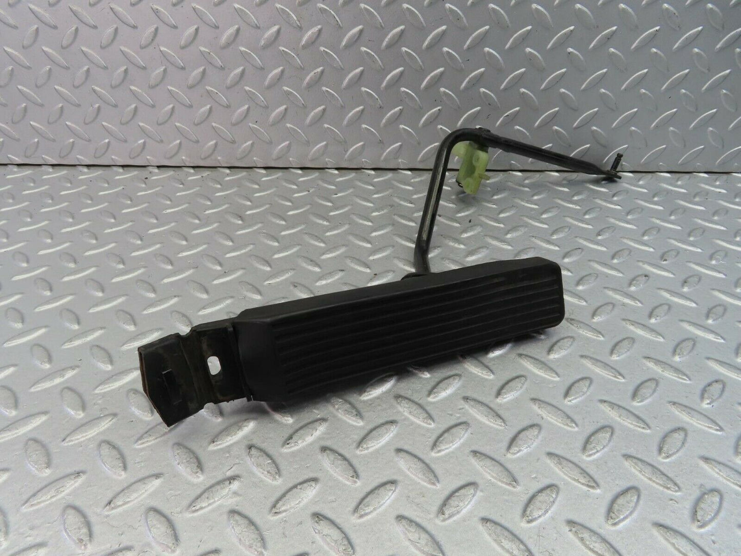 9343 Mercedes-Benz C124 300CE Coupe Accelerator Pedal With Rubber 1263000504