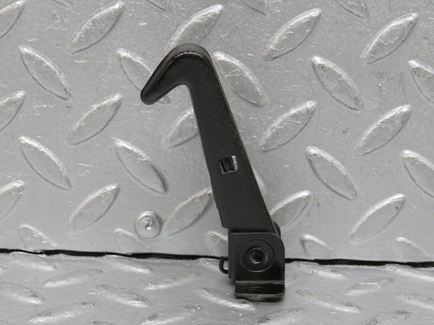 39252 Mercedes-Benz R107 500SL Bonnet Safety Latch