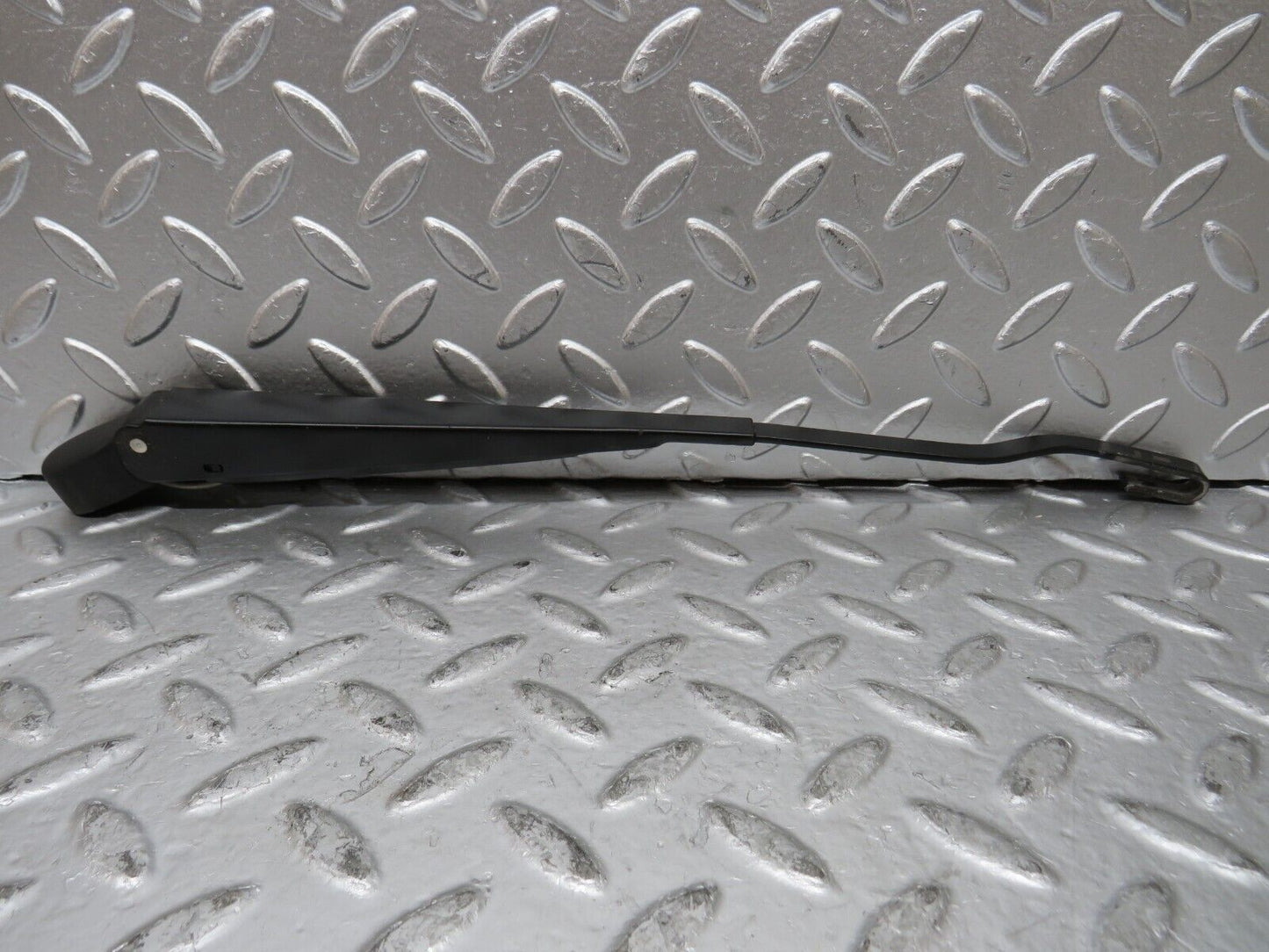 26990 Mercedes-Benz W123 240D Wiper Arm Bosch Left Side 3399990553