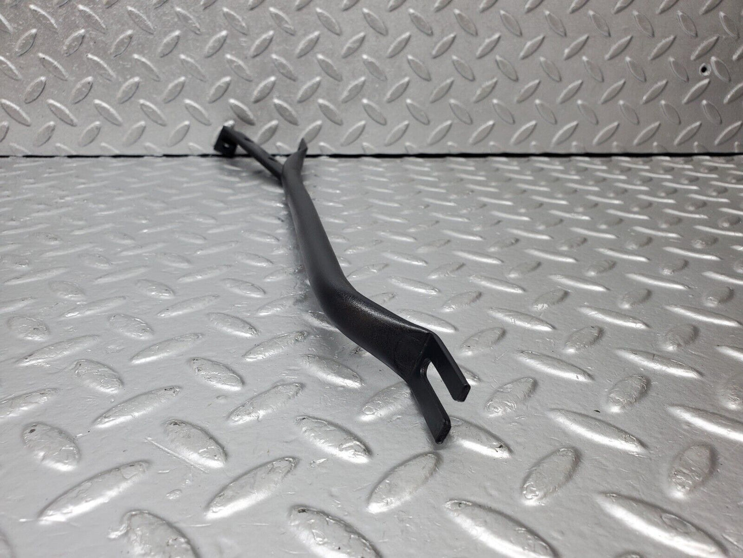 44510 Mercedes-Benz W123 280E Horn Bracket