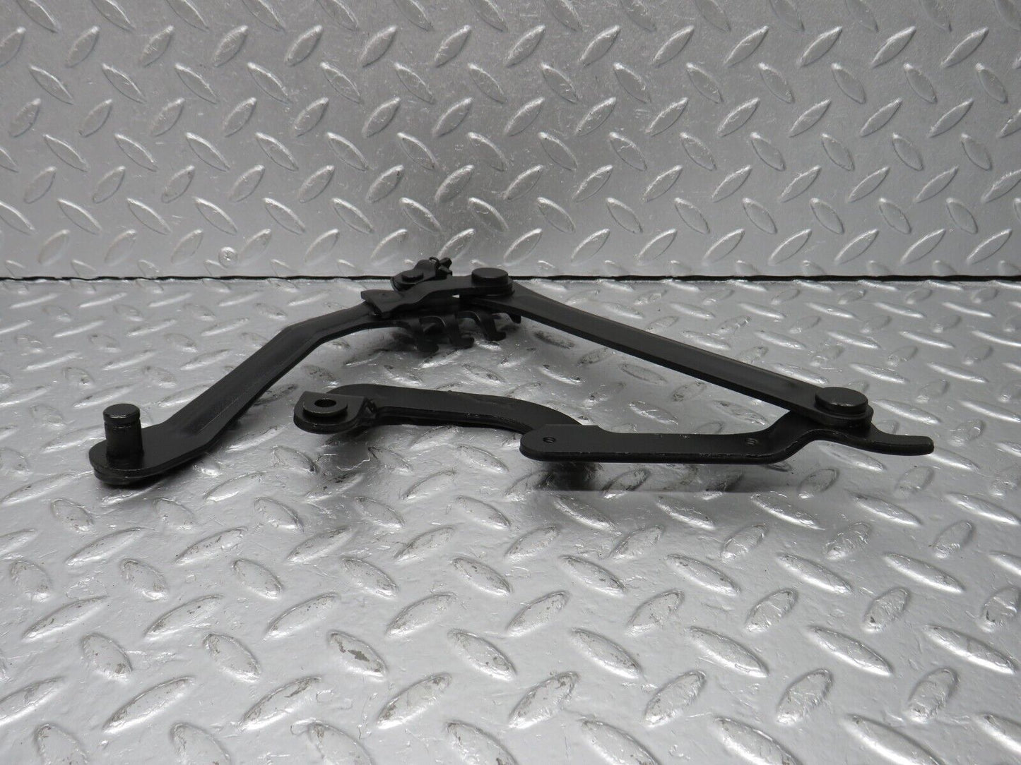 40547 Mercedes-Benz W123 300D Bonnet Hinge Right Side
