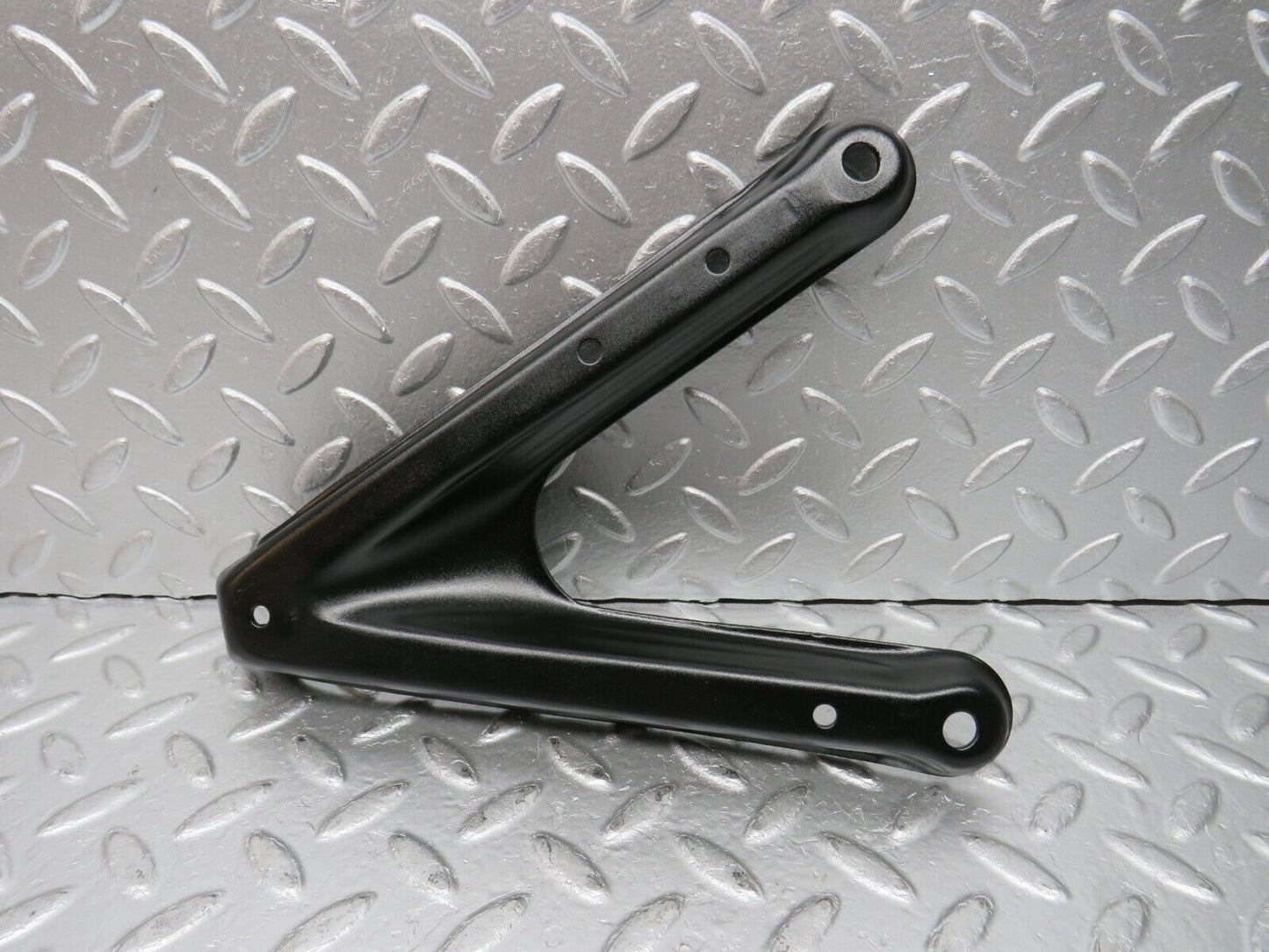 31472 Mercedes-Benz S124 220TE Wagon Air Intake Manifold Bracket