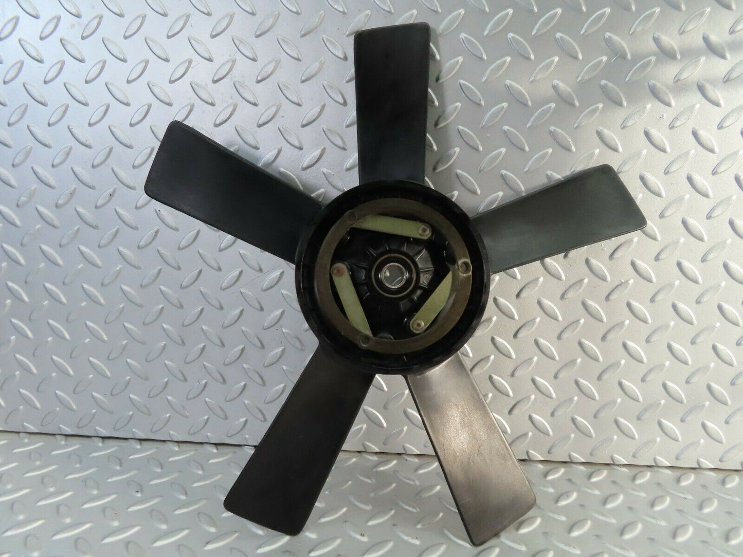 7568 Mercedes-Benz S123 230TE Wagon Engine Cooling Fan 1022050306