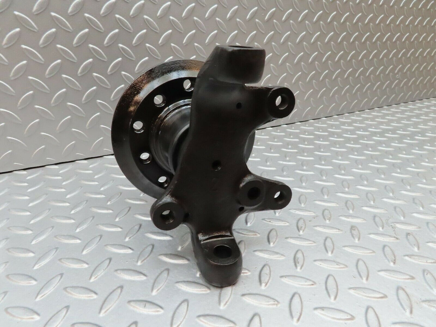 3428 Mercedes-Benz W115 220D Front Right Wheel Hub
