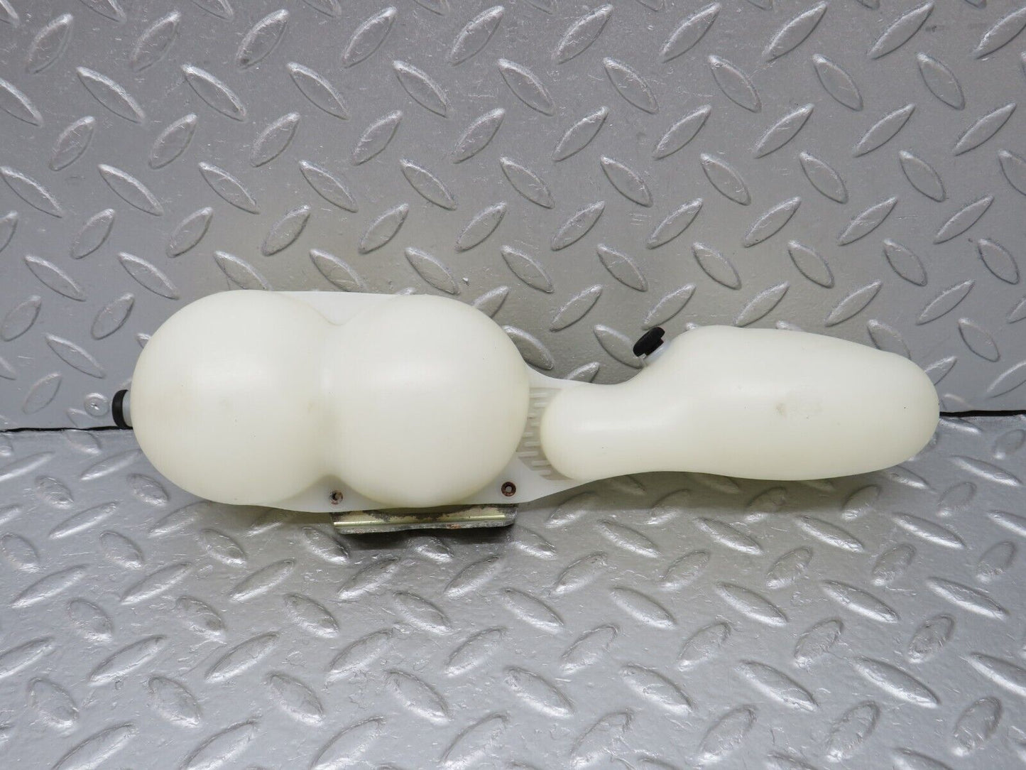 36529 Mercedes-Benz W201 190E 2.0L Vacuum Reservoir