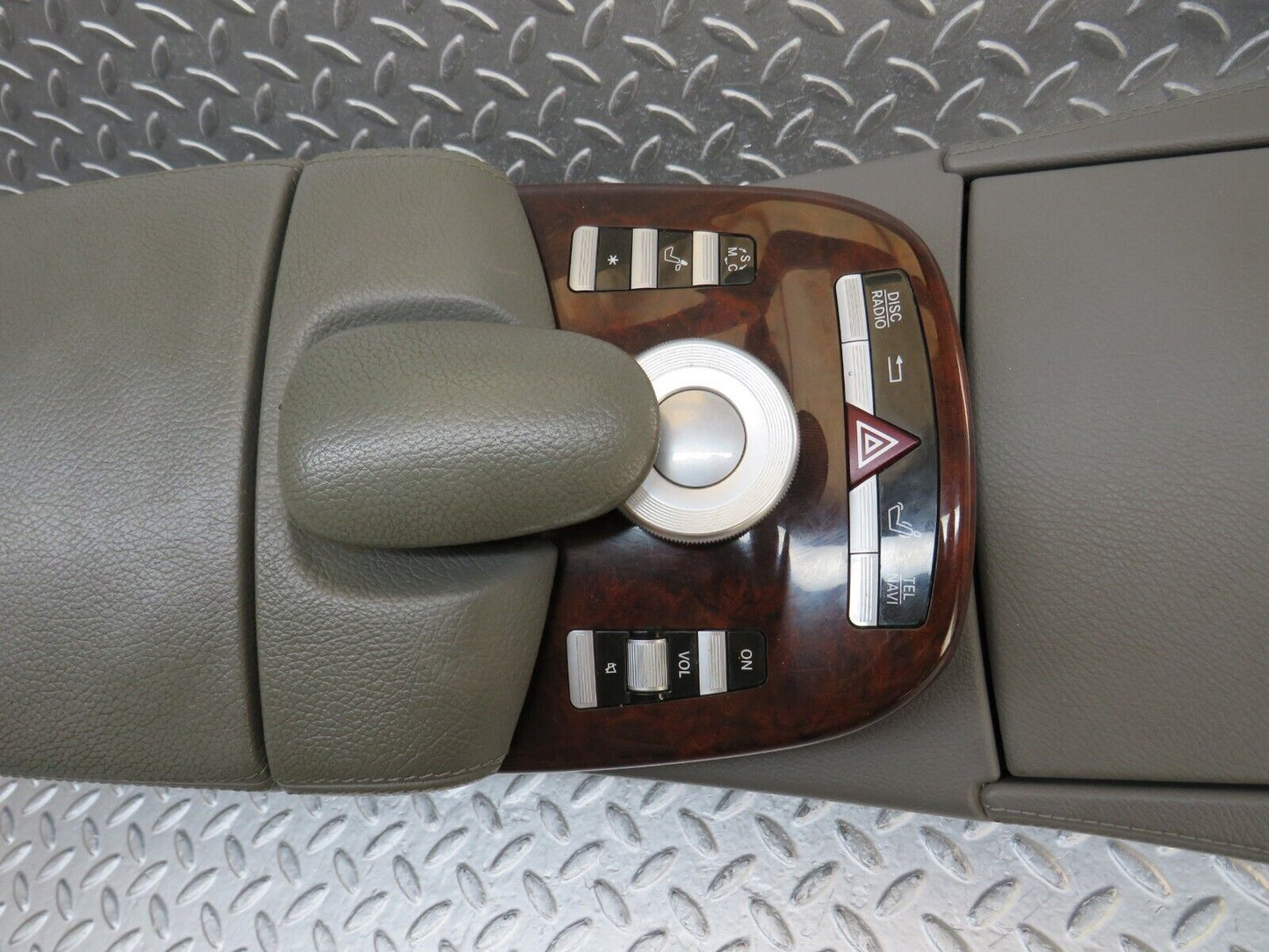 35124 Mercedes-Benz W221 Centre Console