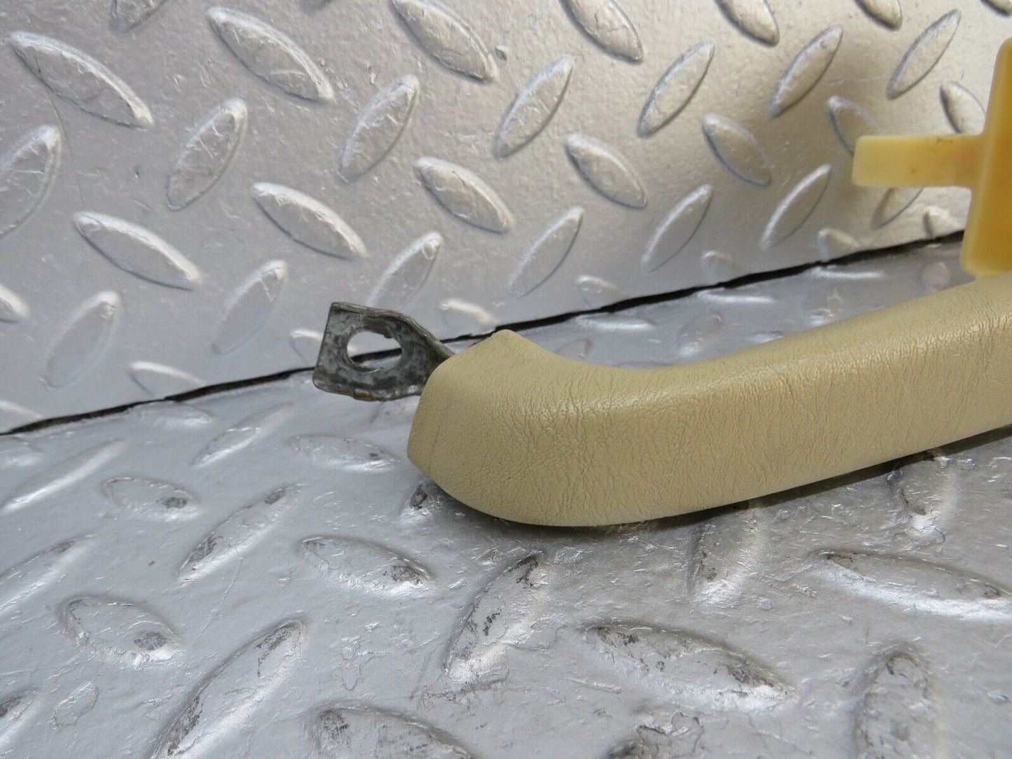 36723 Mercedes-Benz W201 190E 2.0L Interior Door Handle Beige Right 2018100451 2017200228