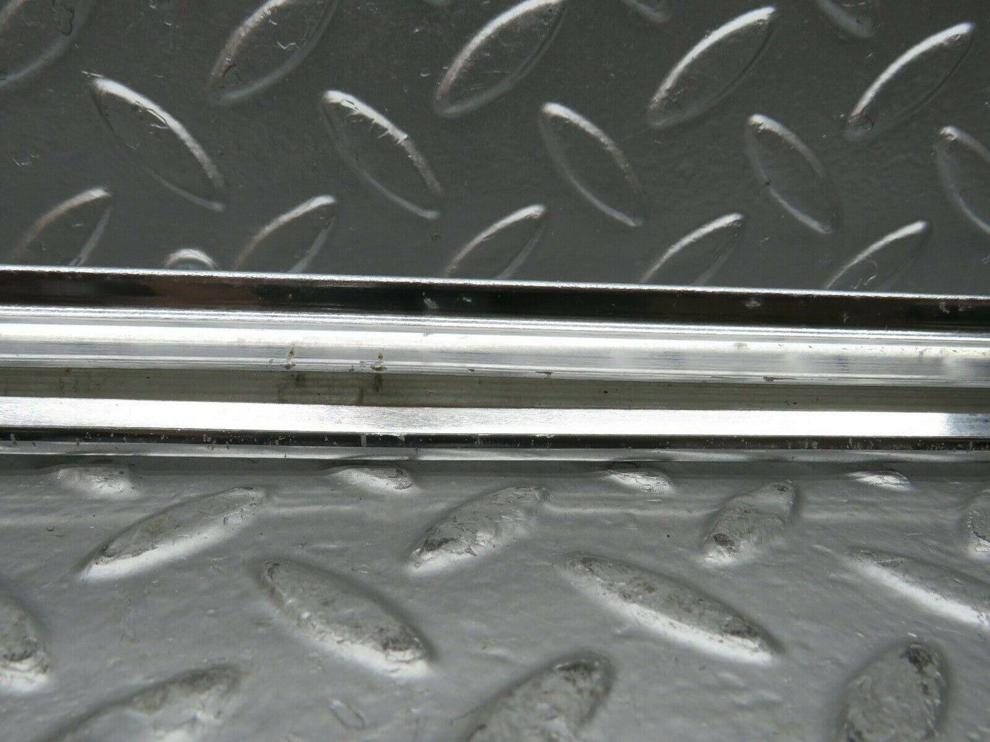 22737 Mercedes-Benz C107 450SLC Coupe Right Door Chrome Trim