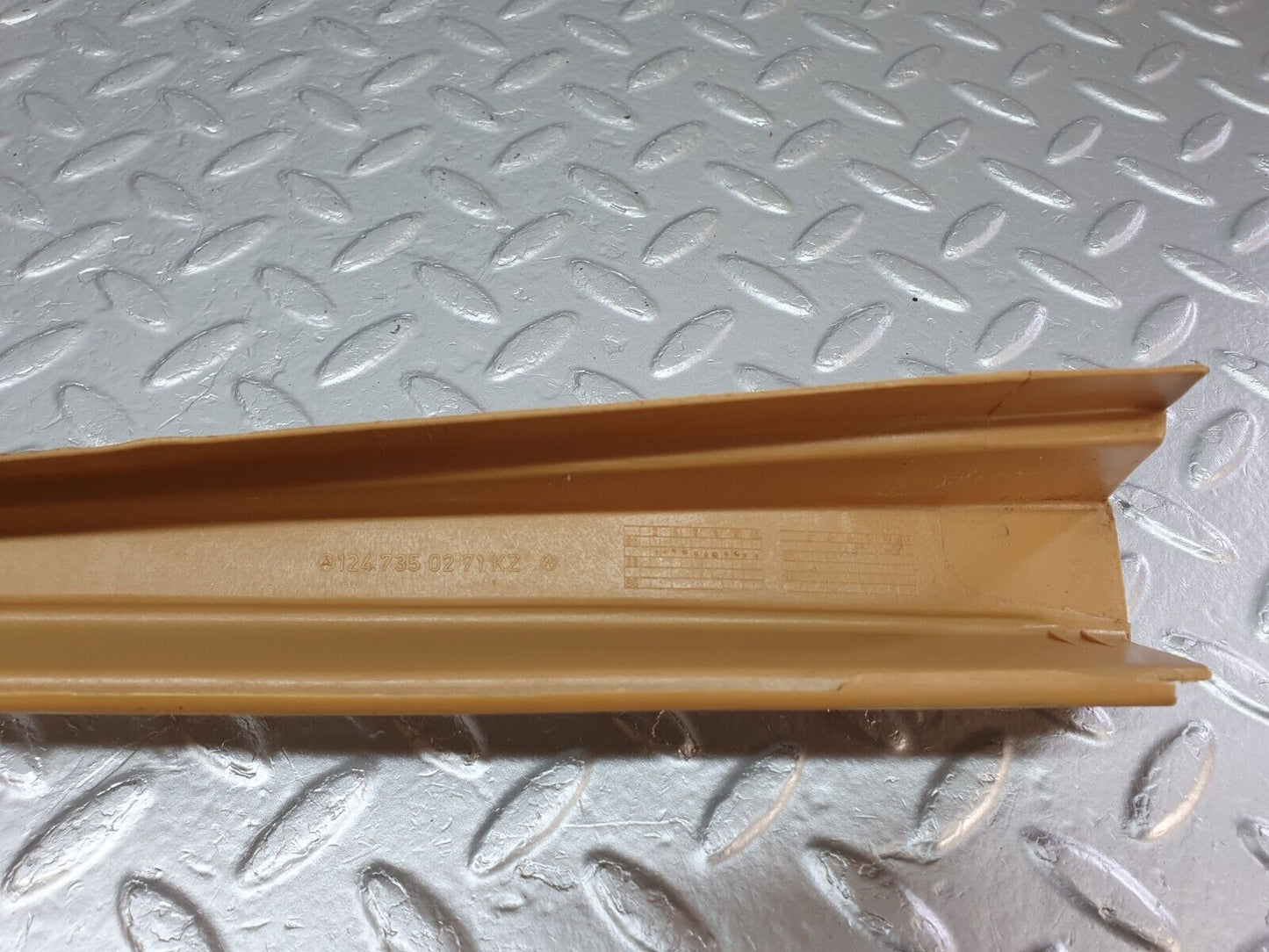 41570 Mercedes-Benz W124 200E Rear Right Door Window Frame Trim Palomino 1247350271