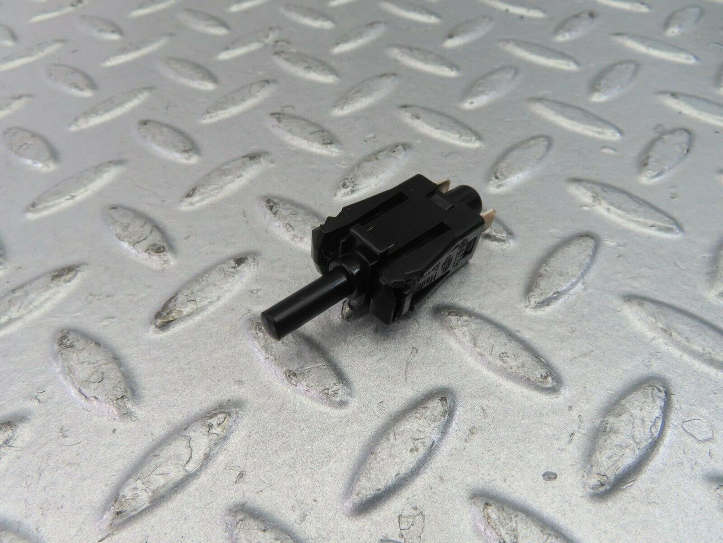 10402 Mercedes-Benz W201 190E Door Contact Switch 0015458714