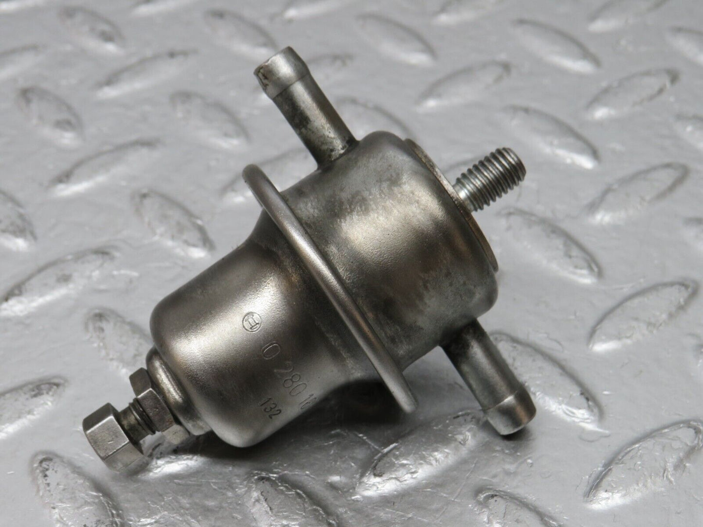 32820 Mercedes-Benz C107 R107 350 V8 Fuel Pressure Regulator Bosch 0280161001