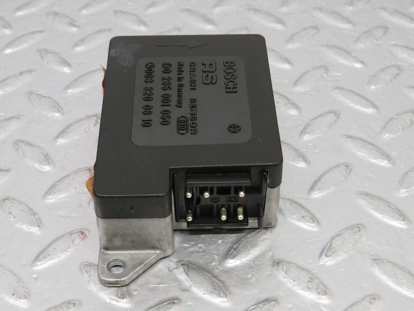 32479 Mercedes-Benz S124 300TE Wagon Crash Sensor Bosch 0285001050 0038200610