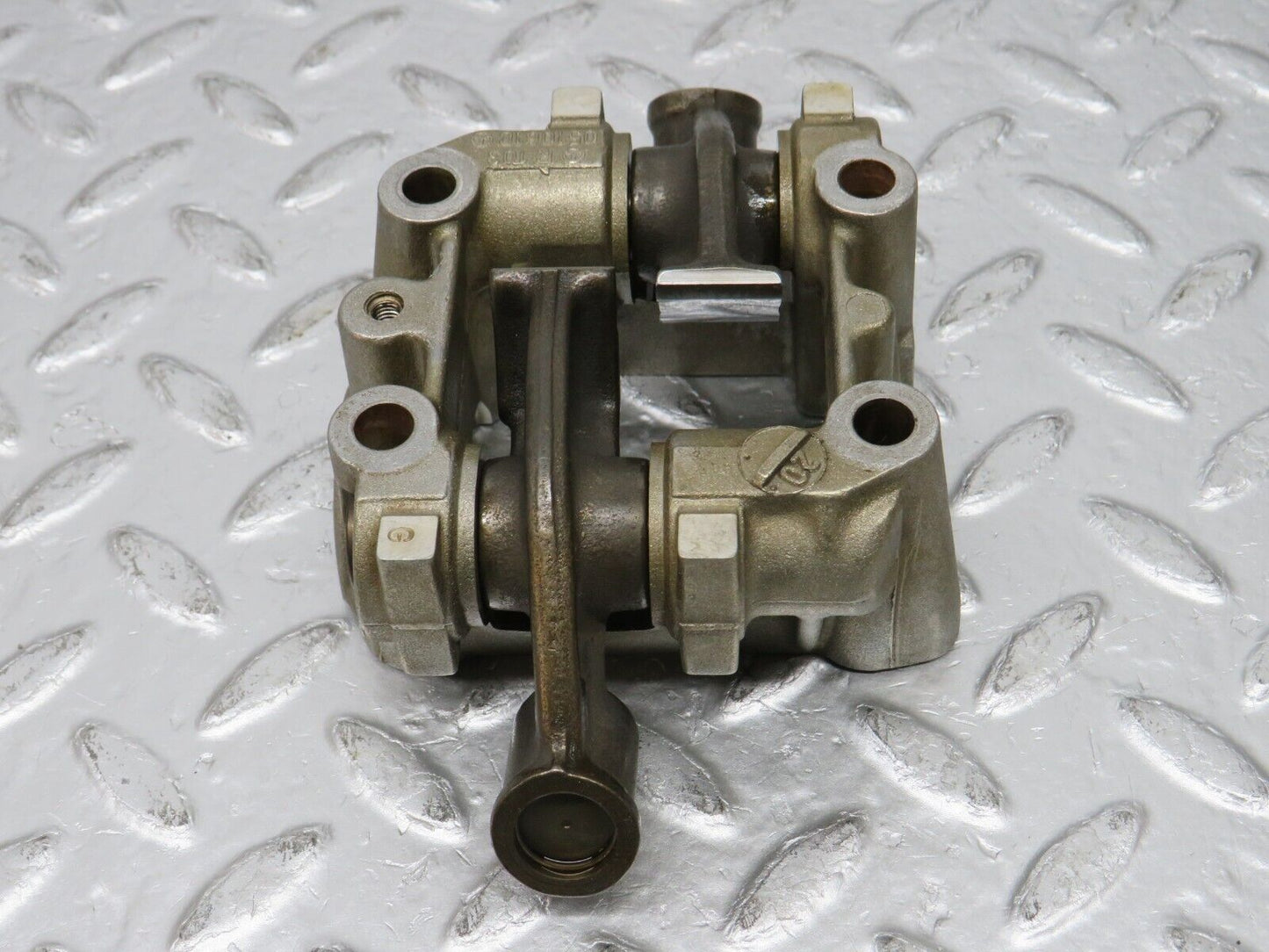 32624 Mercedes-Benz S124 300TE Rocker Arms Camshaft Bearing Block 1030510610