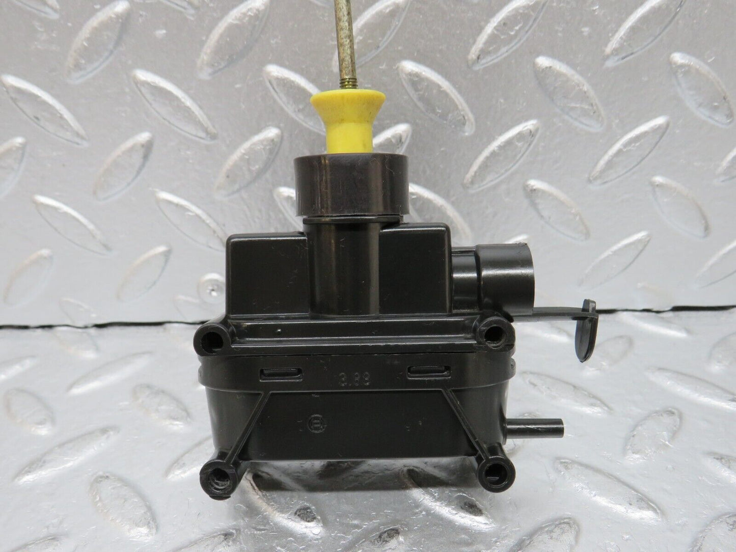 32494 Mercedes-Benz S124 300TE Wagon Trunk Lock Vacuum Actuator
