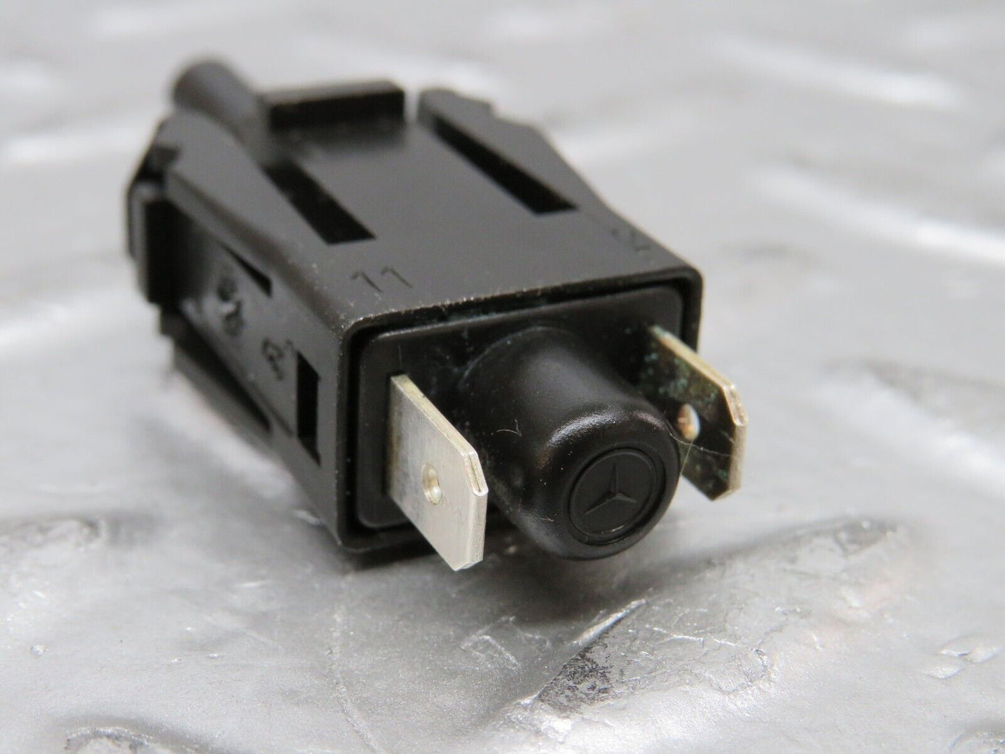 26719 Mercedes-Benz C124 220CE Coupe Door Contact Switch Pair 0015458714